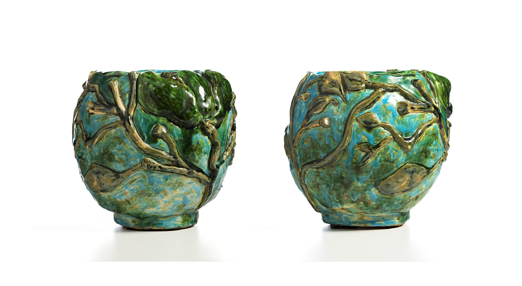 VASE WITH MAGNOLIA MOTIF