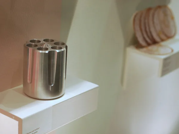 Cantera: Mexican Design Exhibition
CENTRO, school for design, film and television in Mexico City, has put together an exhibition titled “Cantera” where my design "Choose your Bullets" was featured. This exhibition shares CENTRO’s o…