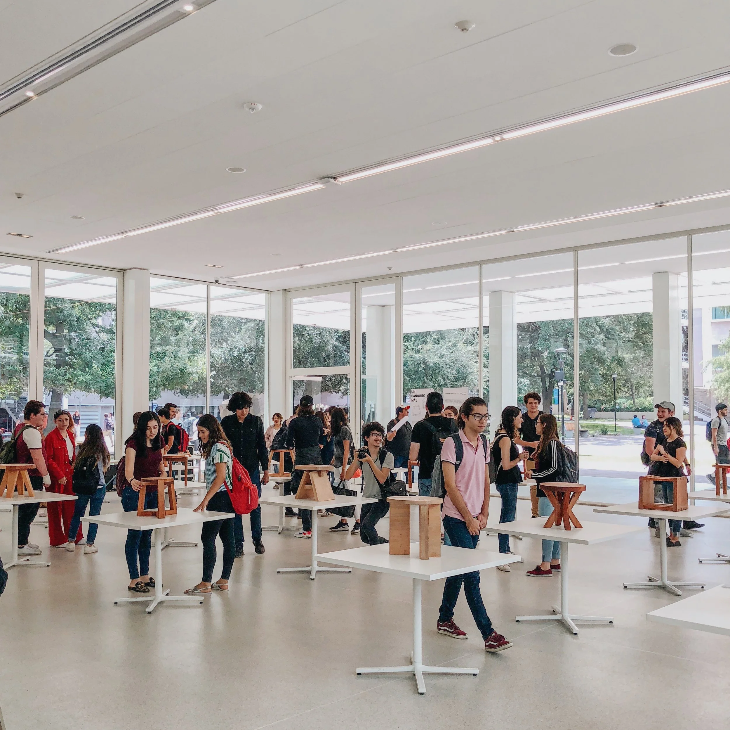 EXHIBITION: Un Banquito Más Vol. 3