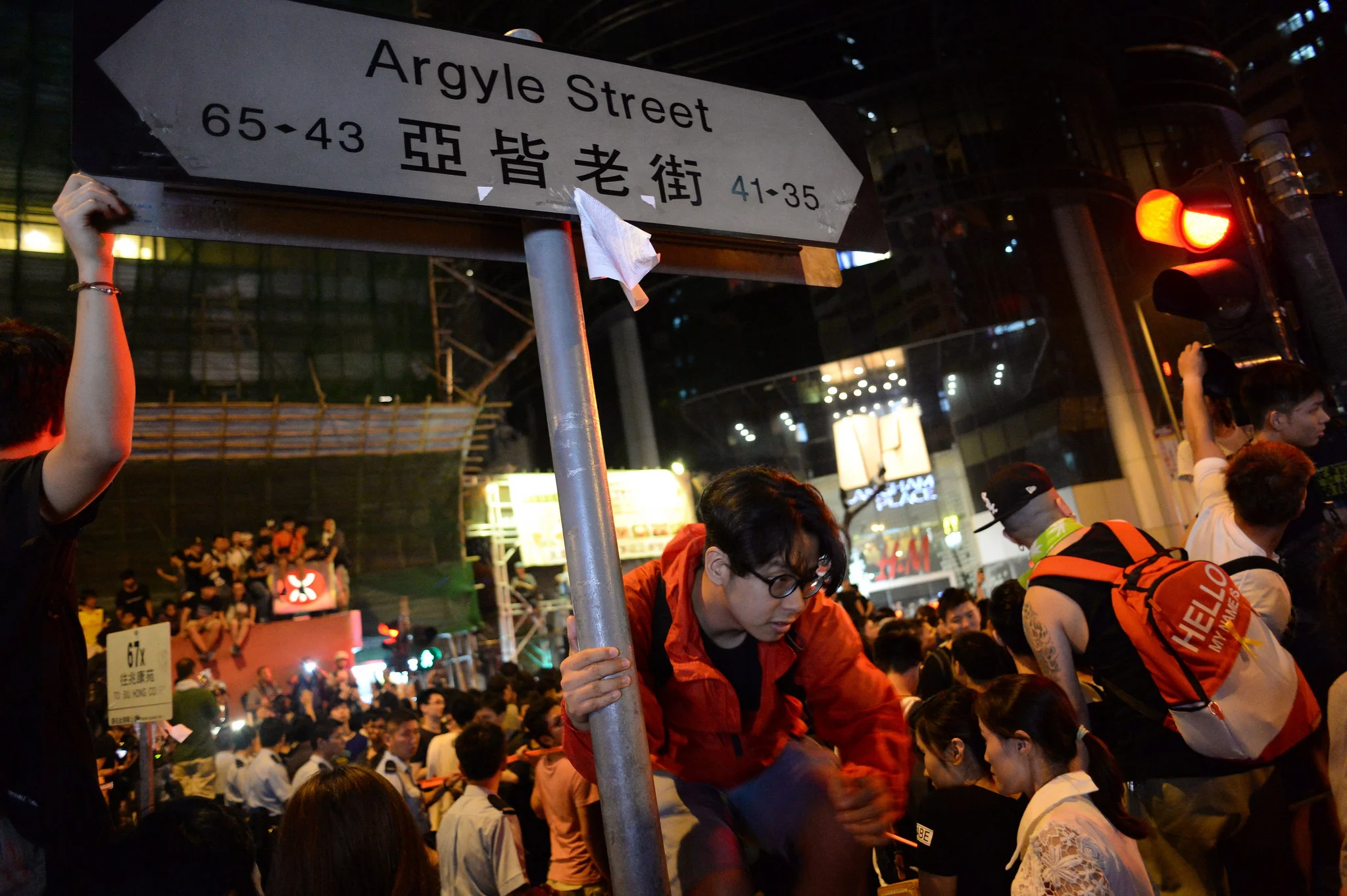 Friday night saw Mong Kok at its most contentious. Agitators with alleged triad links intimidated and assaulted protestors, and the police were seen by many as responding very slowly or even colluding. The area around Nathan Road and Argyle Street, one of the busiest intersections in the world, was beset through the night with clashes between protestors, anti-occupiers and police.