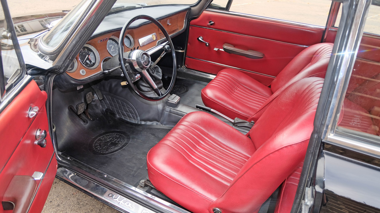 67AlfaGT1300Junior-C1.jpeg