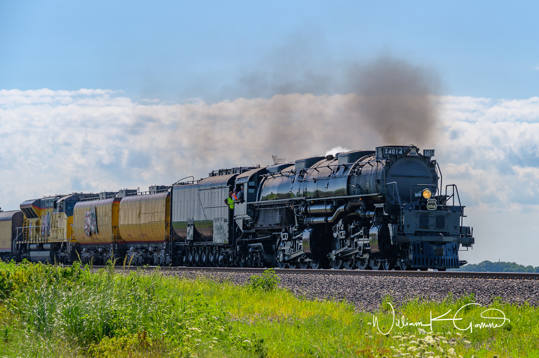 Big Boy 4014 rolling into Malta, Illinois in DeKalb County.