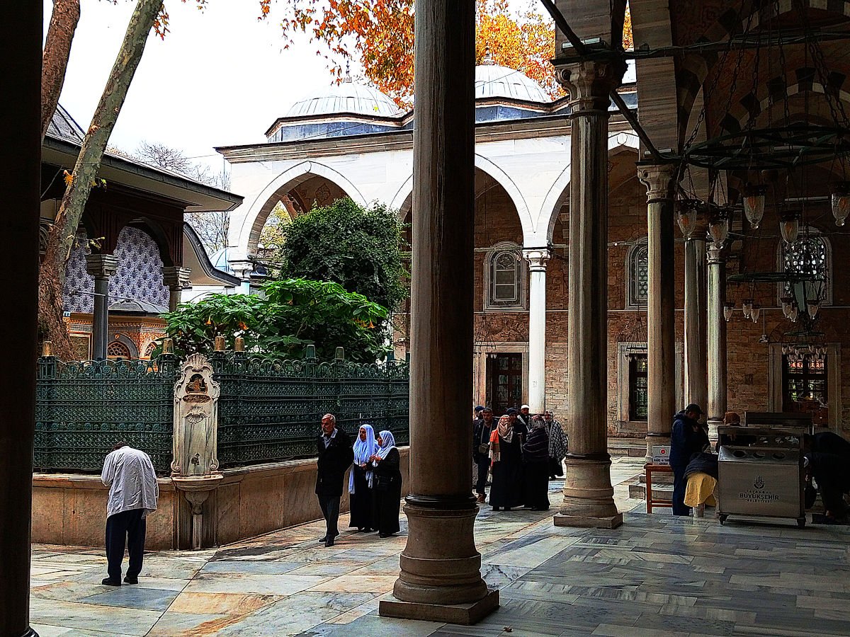 The courtyard of the Eyüp Sultan Camii