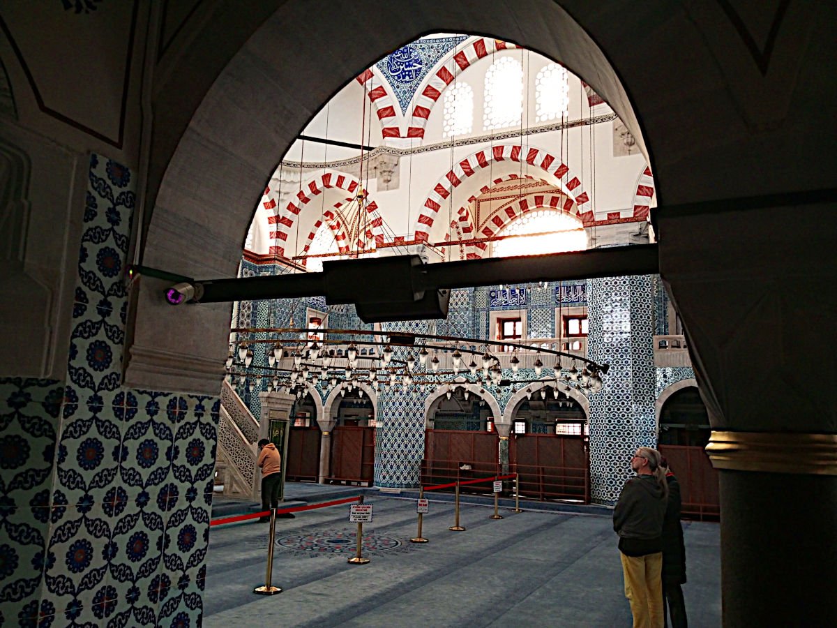 Inside the Rustem Paşa