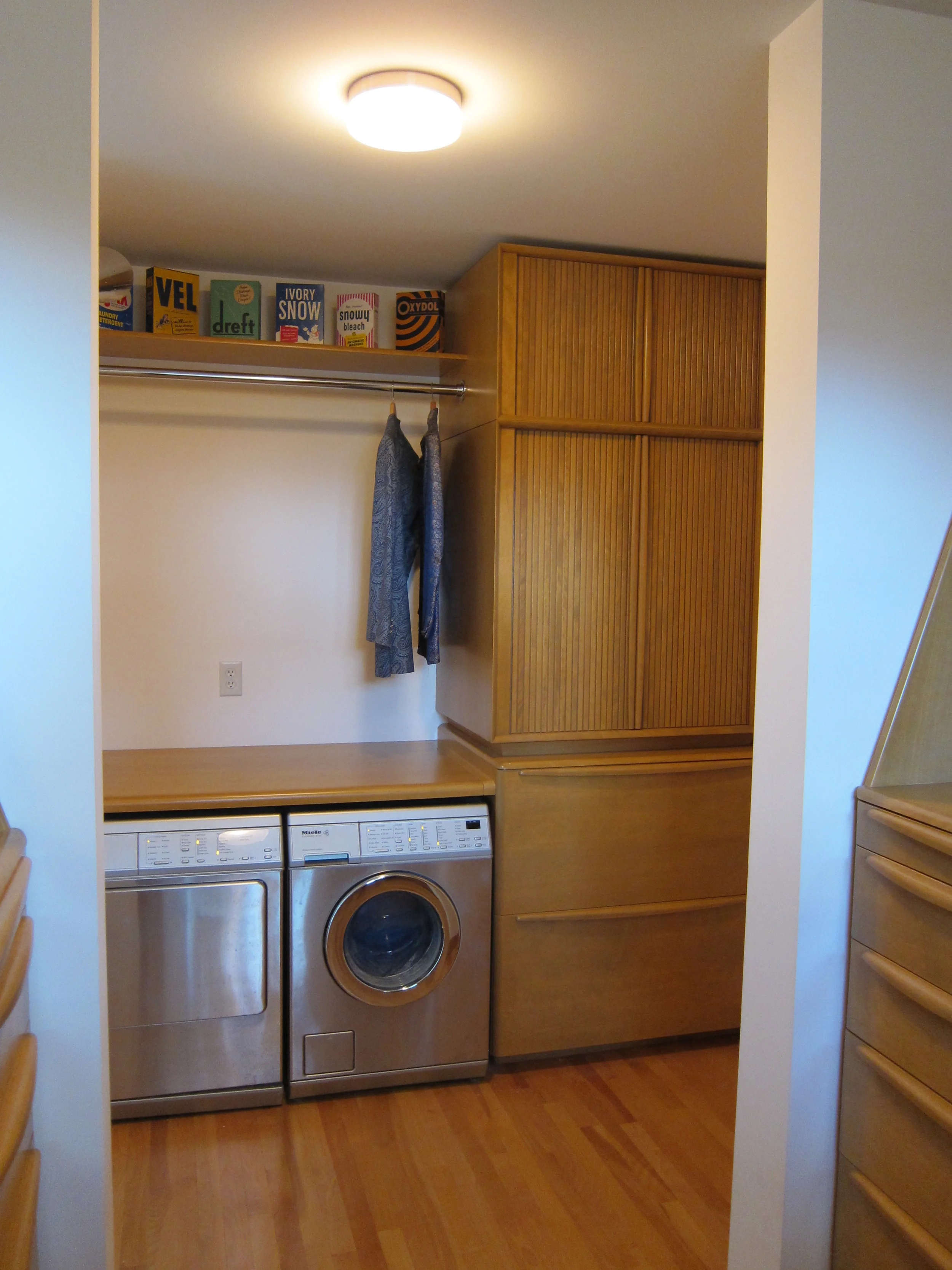 a washer dryer area.JPG