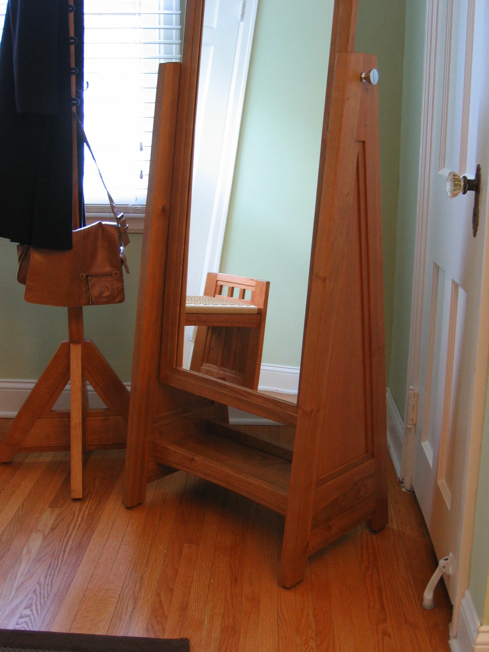 0010 stand and mirror.JPG