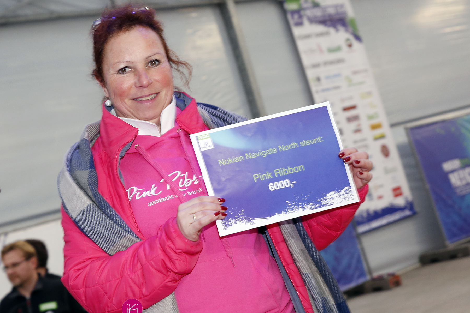 en mooie cheque voor Pink Ribbon