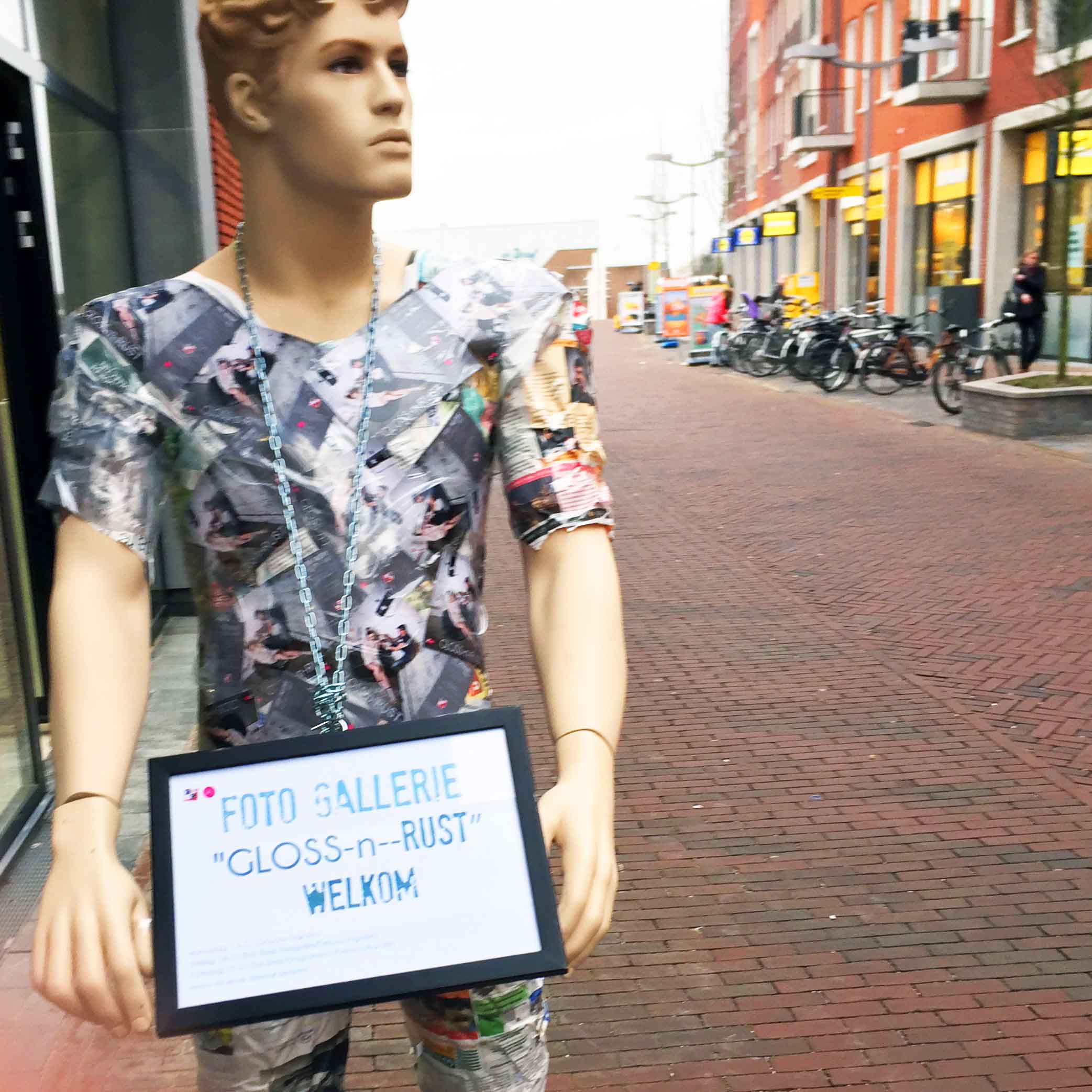 inmiddels hebben we ook een portiet voor onze deur staan!