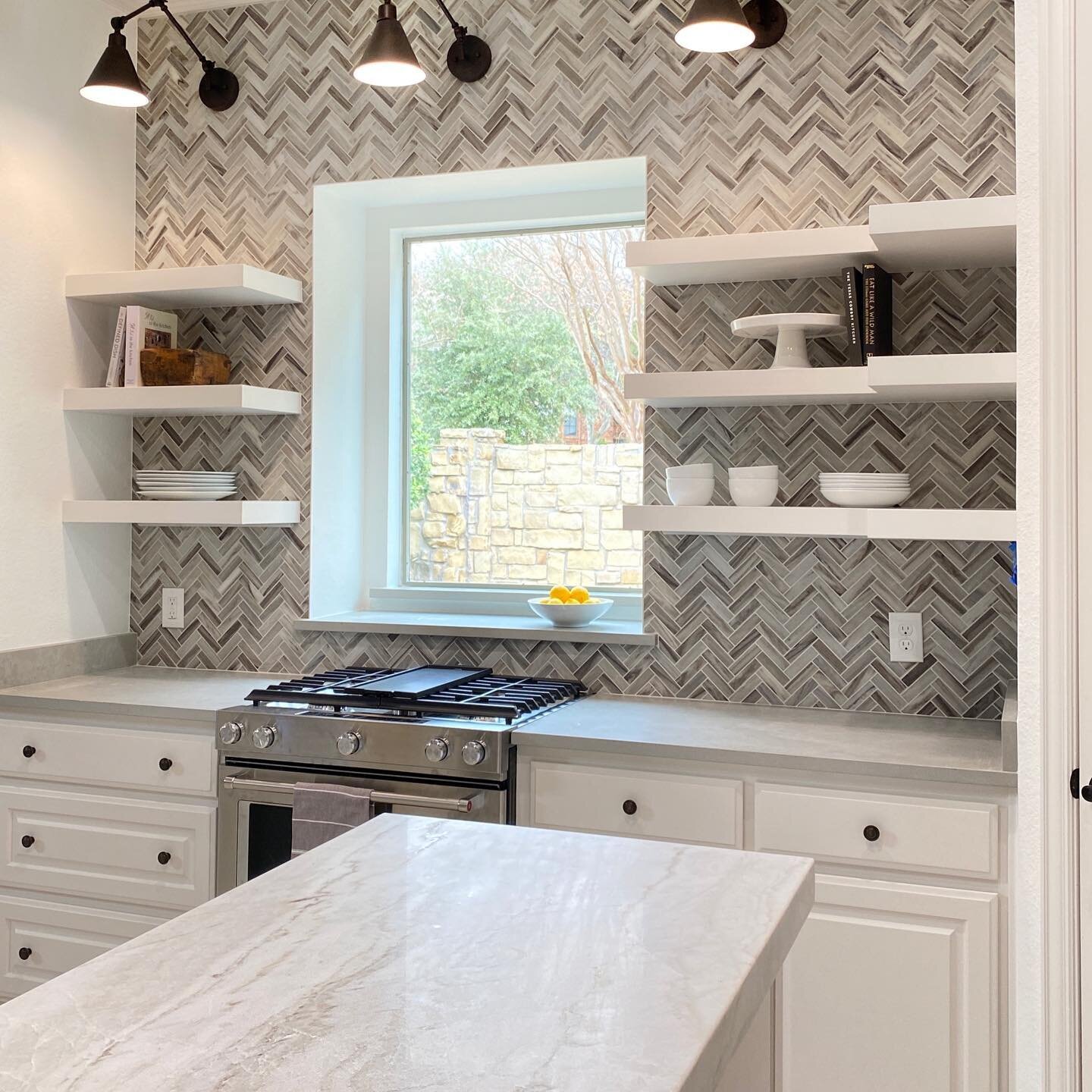 Open shelves seem to be all the rage these days.  If you know my timeless style you know I don&rsquo;t chase trends.  BUT...open shelves was the perfect solution for this kitchen update.  The kitchen lacked symmetry and removing the cabinets, adding 
