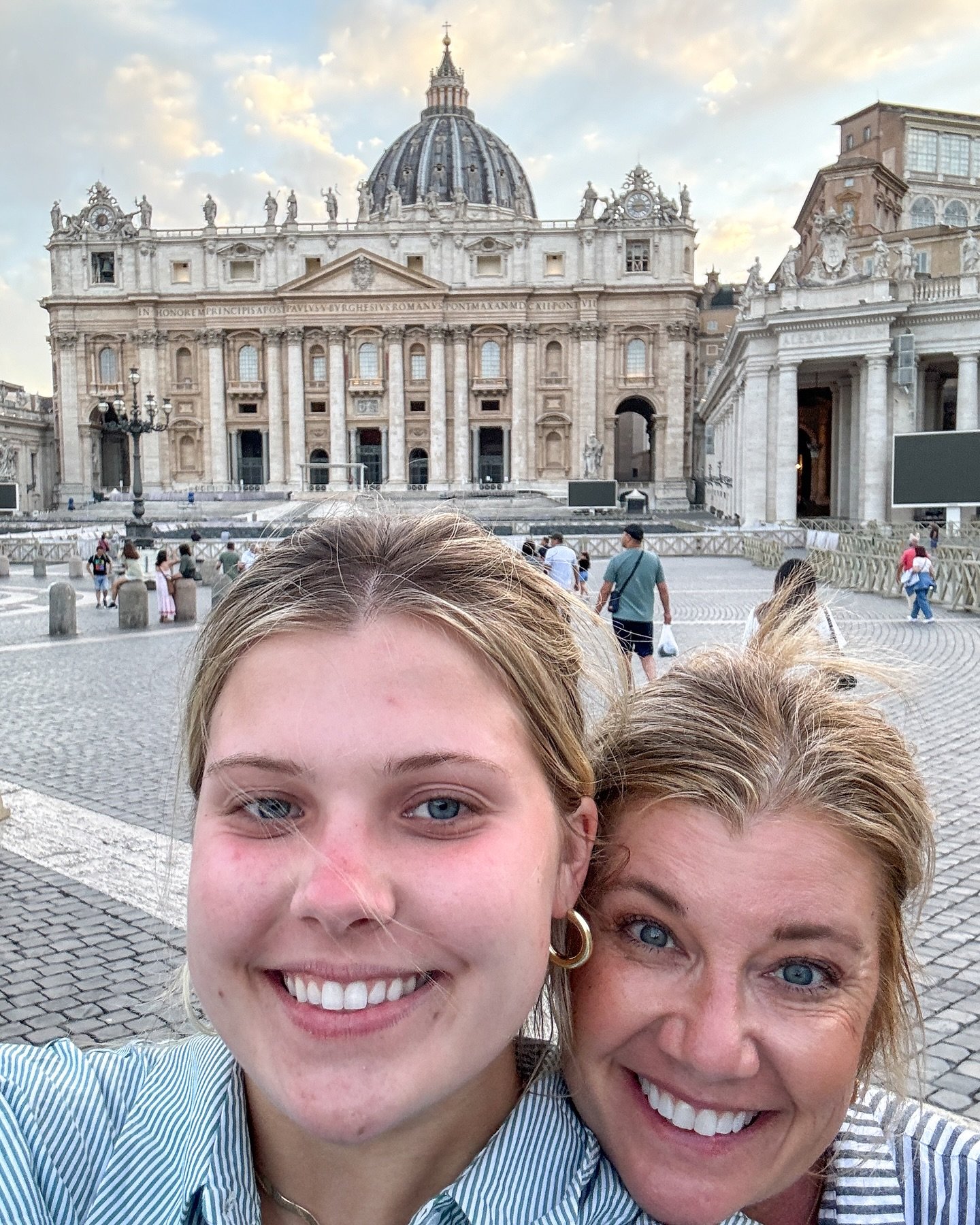 Still feeling blessed from an unforgettable two-week adventure in Italy with my girl. 🇮🇹✨

Landed in Venice, started our journey in Florence, then hopped on a train to Sorrento and took a ferry to the stunning Positano. We wrapped it all up in the 