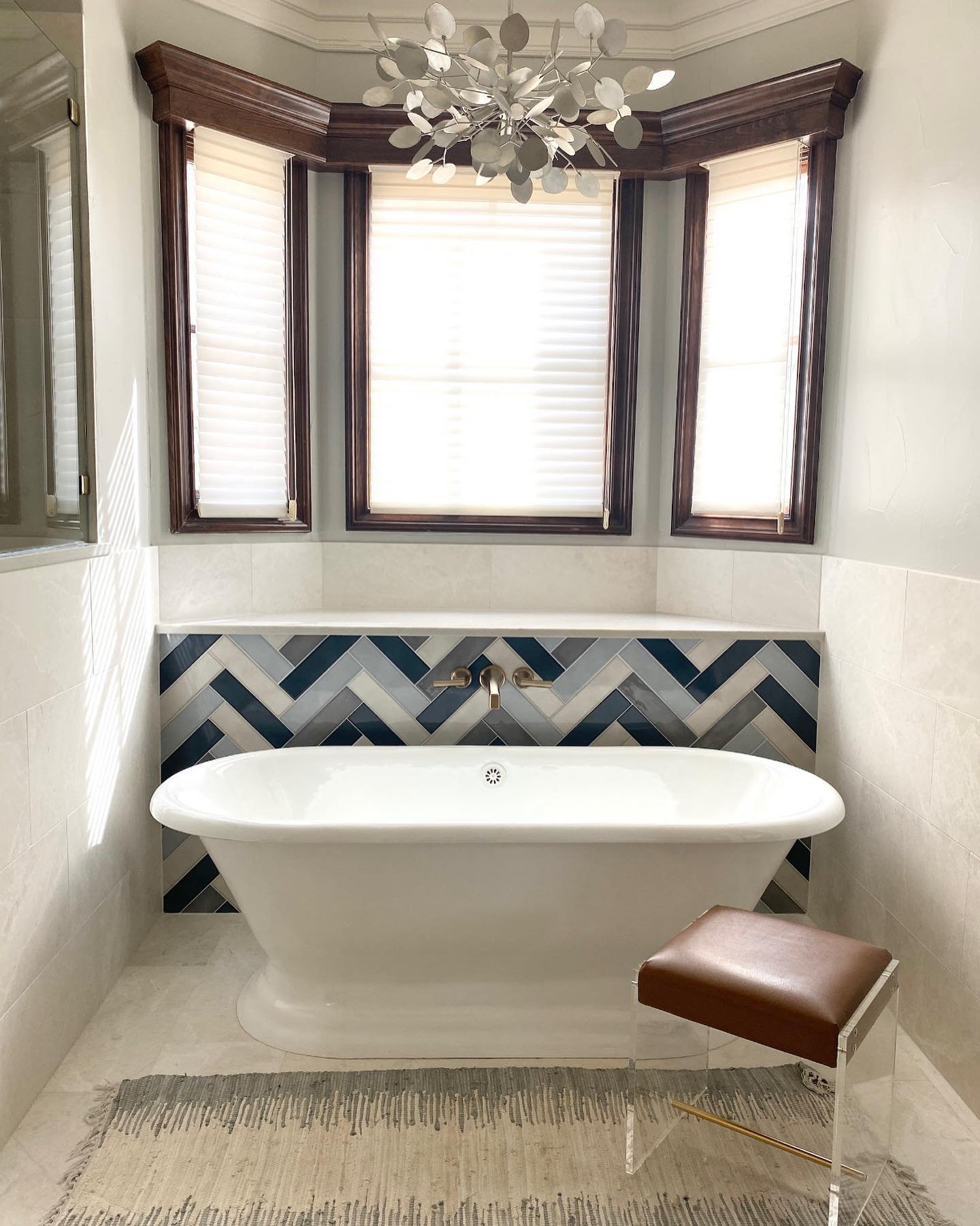 From master bath that SCREAMED tub surround to master that now SINGS timeless, classic design. 🛁

Climbing into that massive tub was a hazard and the grand columns drew your eye to an awkwardly huge space. 

Clients wished for classic elements with 
