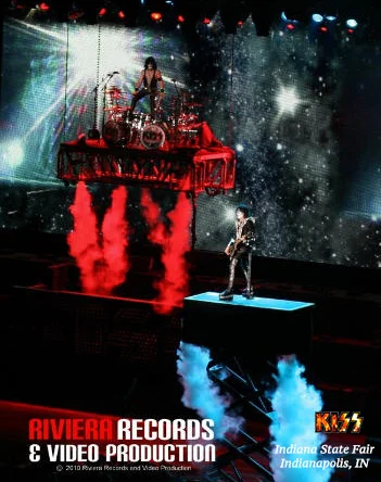 Kiss-01 copy.jpg