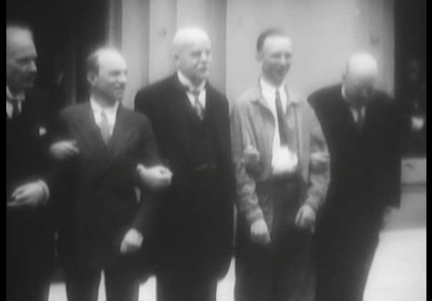 Levine and Chamberlin meet with German Chancellor Marx after historic flight
