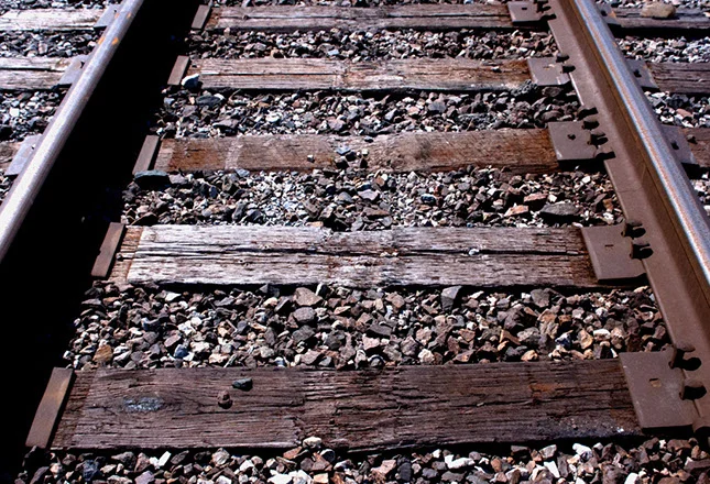 MIDDLE OF TRACKS++.jpg