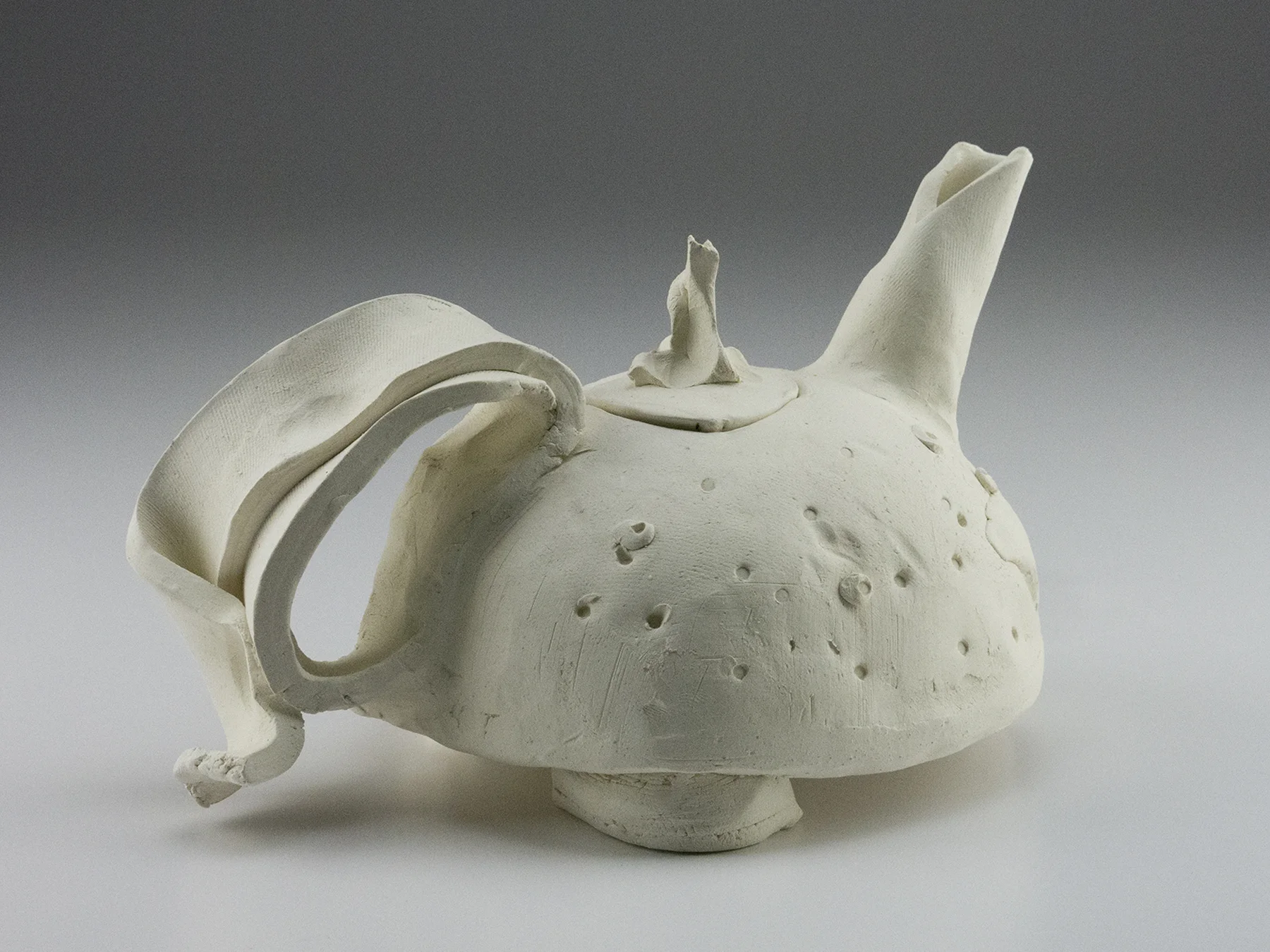 Ribbon handle teapot