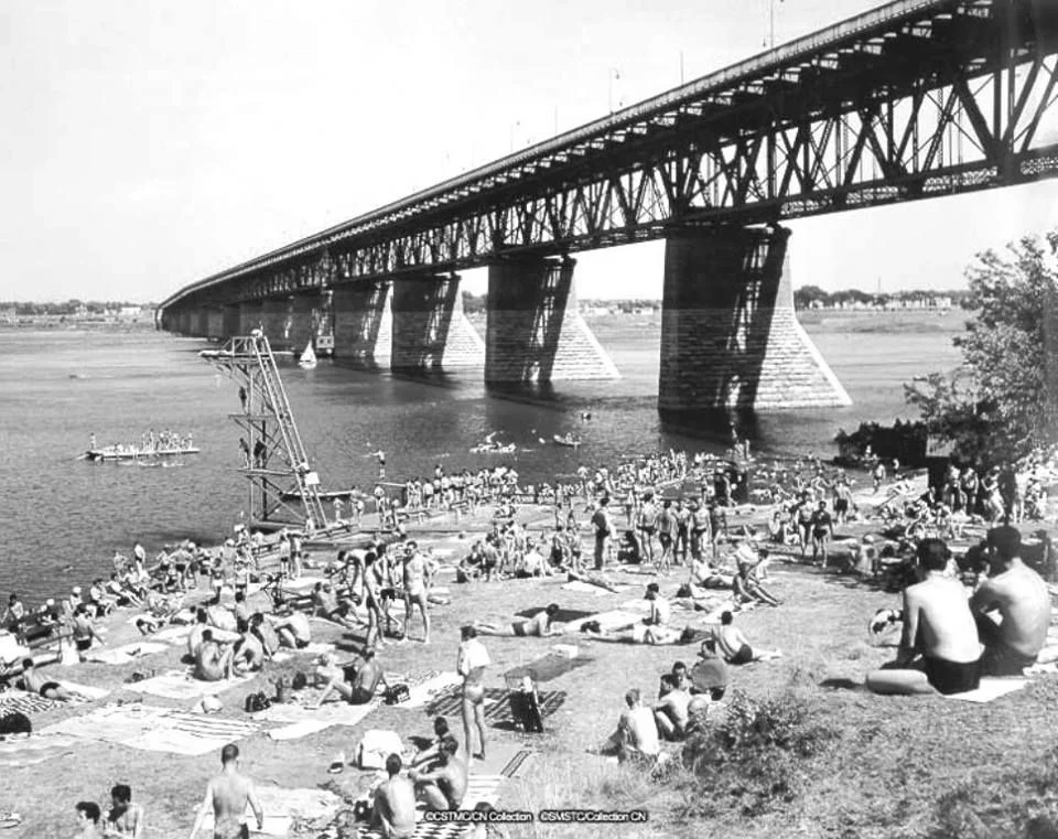 La plage au pied de la salle de bal