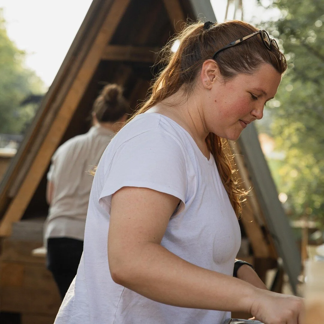 🔎 NOUS RECRUTONS ! Si dans ta gang tu es la personne pr&eacute;pos&eacute;e au barbecue et tu as l'&acirc;me d'un.e pizza&iuml;olo, que tu aimes travailler dans un lieu convivial et un espace verdoyant, c'est toi que nous recherchons ! Si tu sou