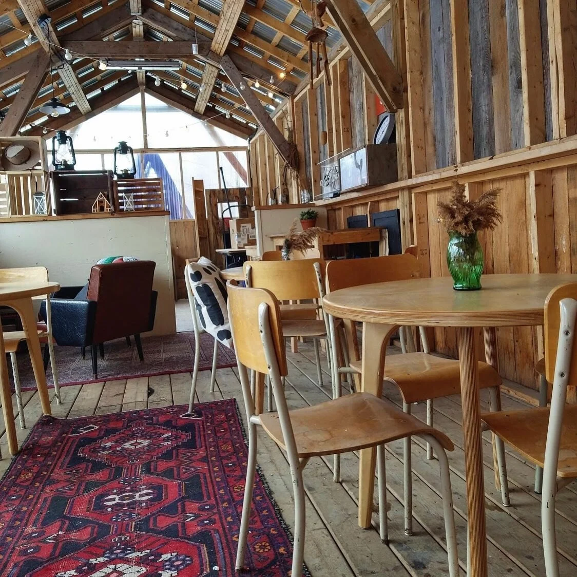 Avez vous entendu la nouvelle ? Nous avons sorti notre menu inspir&eacute; cabane &agrave; sucre ! Vous pouvez maintenant venir en profiter tous les samedis du mois de mars d&egrave;s cette fin de semaine autour d'un coin de feu ou dans notre espace