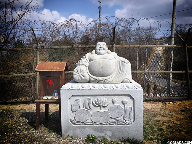 Buddhist statuary at the Dora Observatory (©Deborah Clague/Oblada.com)