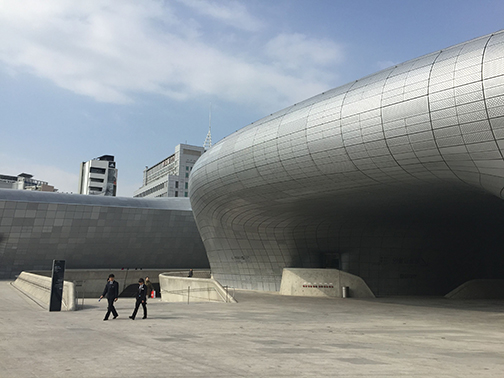Dongdaemun Design Plaza (©Deborah Clague/Oblada.com)