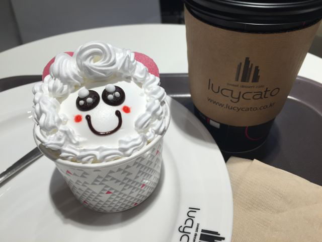Cute food is on-trend in Korea. This is a cupcake. (©Deborah Clague/Oblada.com)
