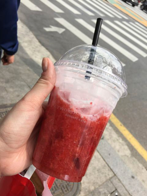 A strawberry festival was on during my time in Seoul. This is a delicious strawberry latté (©Deborah Clague/Oblada.com).&nbsp;