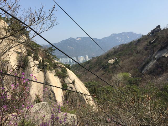 View from the half-way point on Mangwolsa Trail; Seoul down below&nbsp;(©Deborah Clague/Oblada.com)