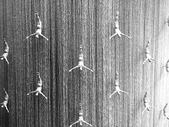 "The High Dive" artwork in Dubai Mall (©Deborah Clague, 2016).