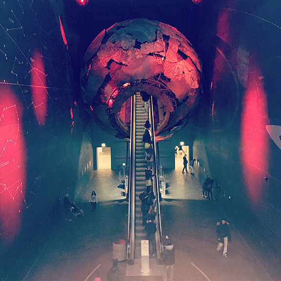 Escalator to upper gallery at Natural History Museum (©Deborah Clague)