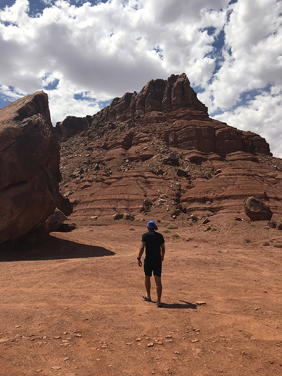 Hiking off Highway 89A, Arizona (©Deborah Clague, 2018). 