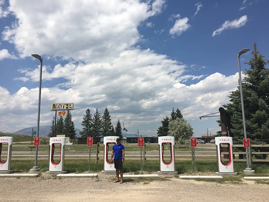Tesla-charging stations in the middle of nowhere, Montana (©Deborah Clague, 2018).