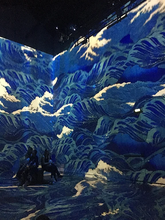 The absolutely AMAZING La Nuit Étoilée exhibit at Atelier des Lumières in Paris (©Deborah Clague, 2019).