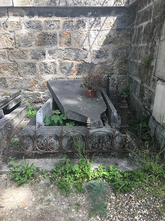 Pére Lachaise Cemetary in Paris, France (©Deborah Clague, 2019).