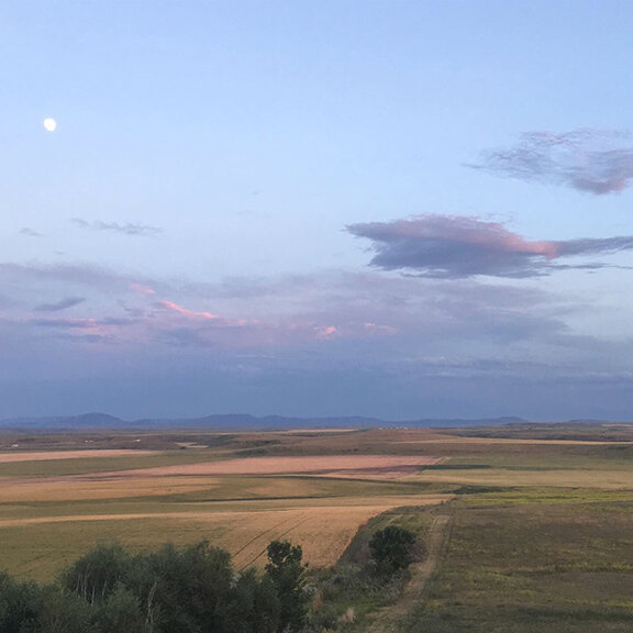 Dusk approaches, Great Falls, Montana (©Deborah Clague, 2019).