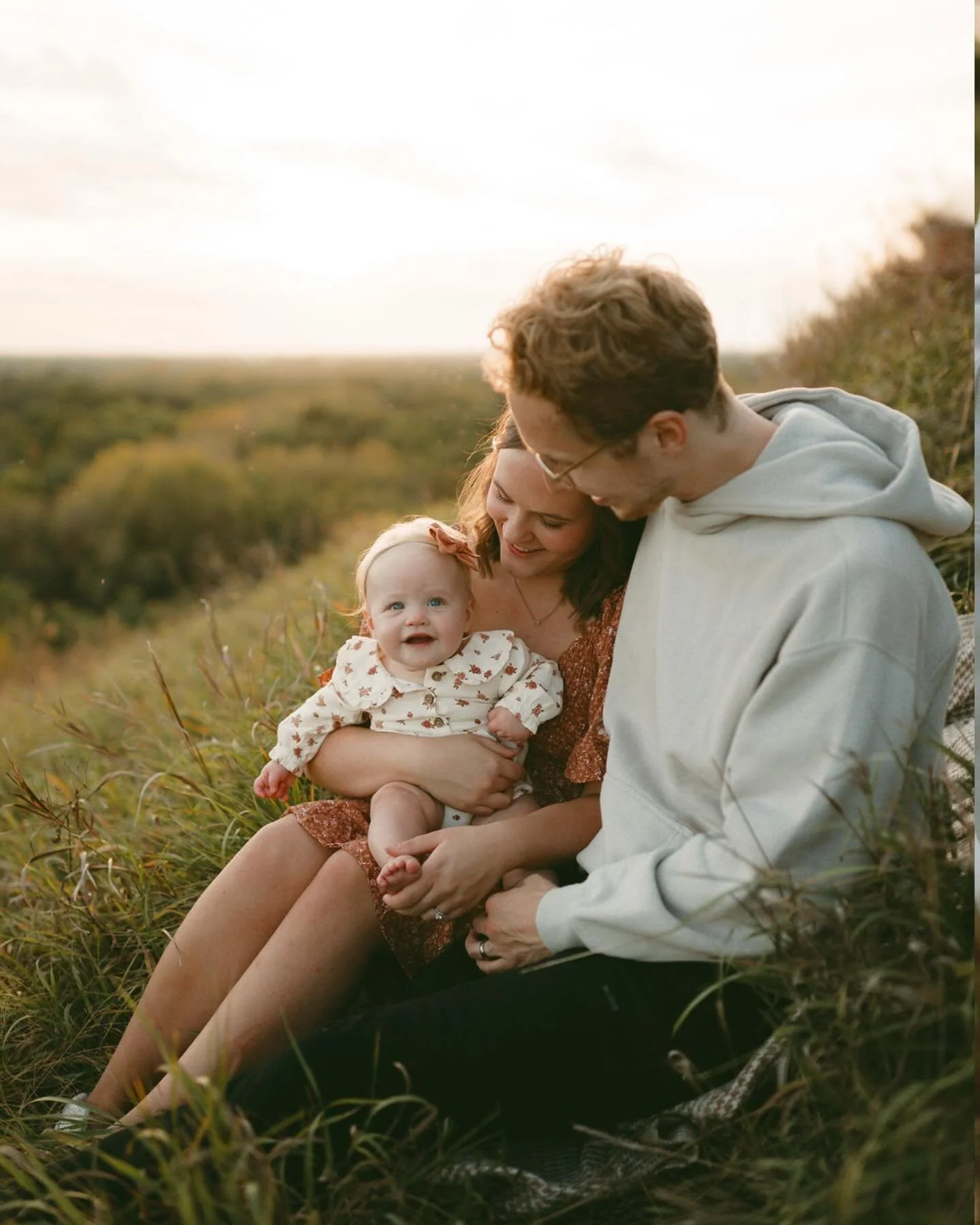 Sweet Morgan Michelle at her first fall family session ☀️