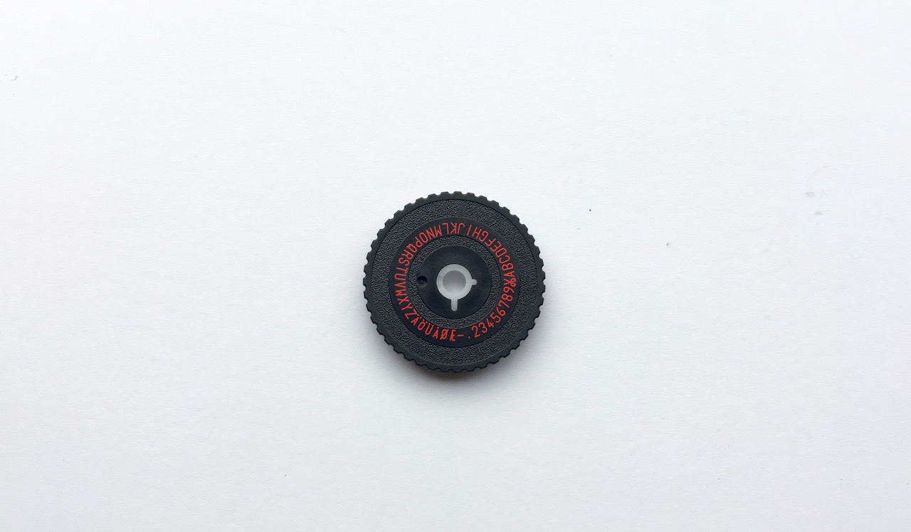 The secondary upper case type wheel