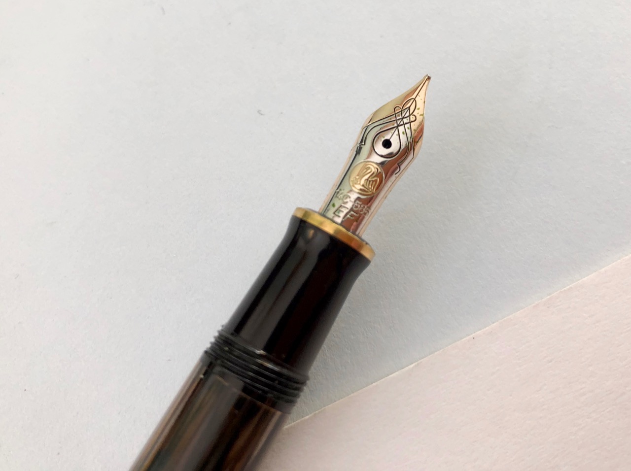 Old Style Pelikan M400 Piston Fountain Pen Tortoiseshell Brown with 14 K EF-nib 