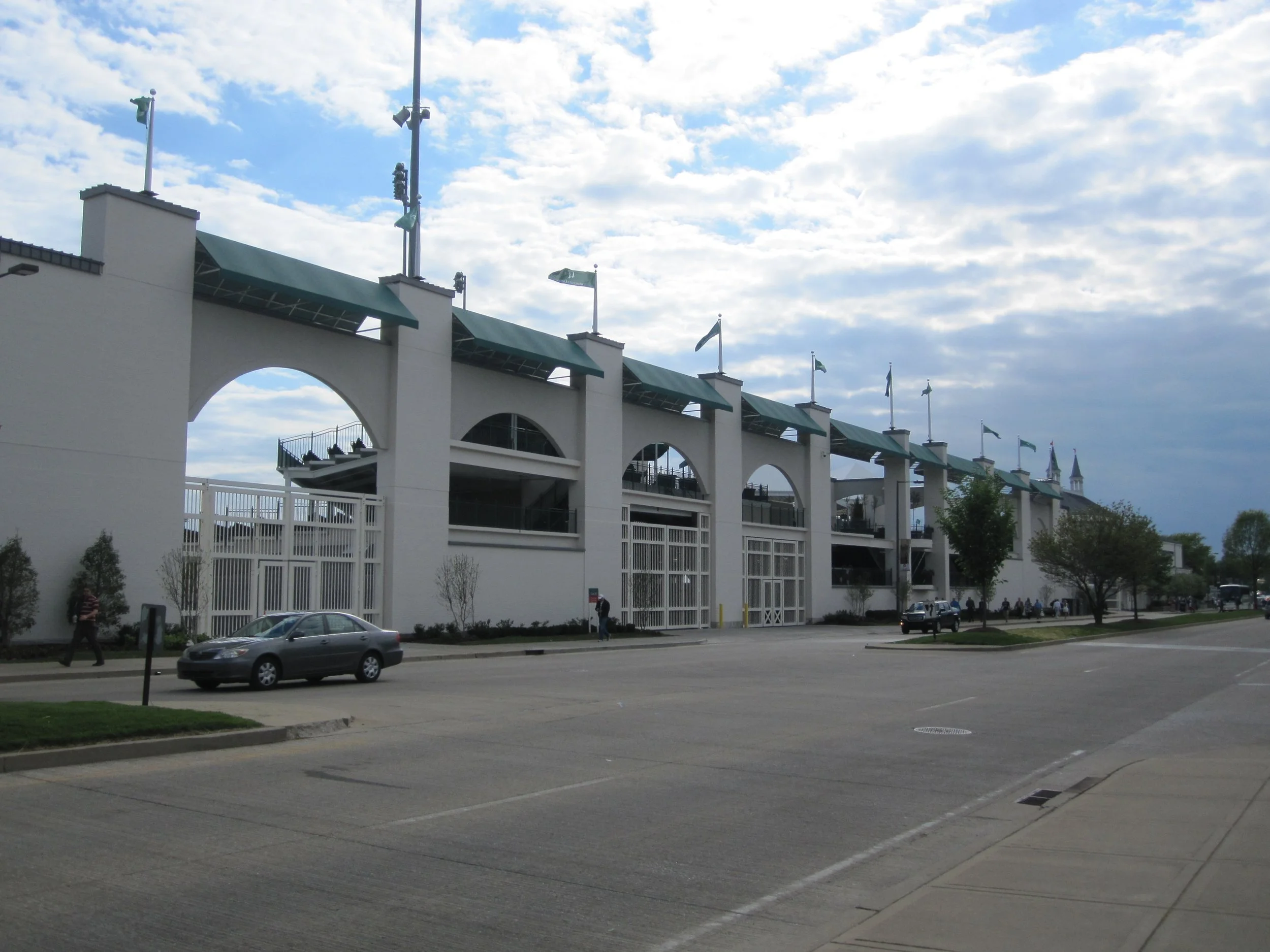 CHURCHILL DOWNS - EXTERIOR