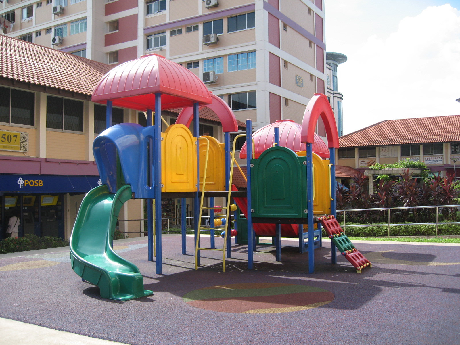 Bright colors and plastic slides are fun, but do they promote creativity? Photo Terence Ong / Wikimedia Commons