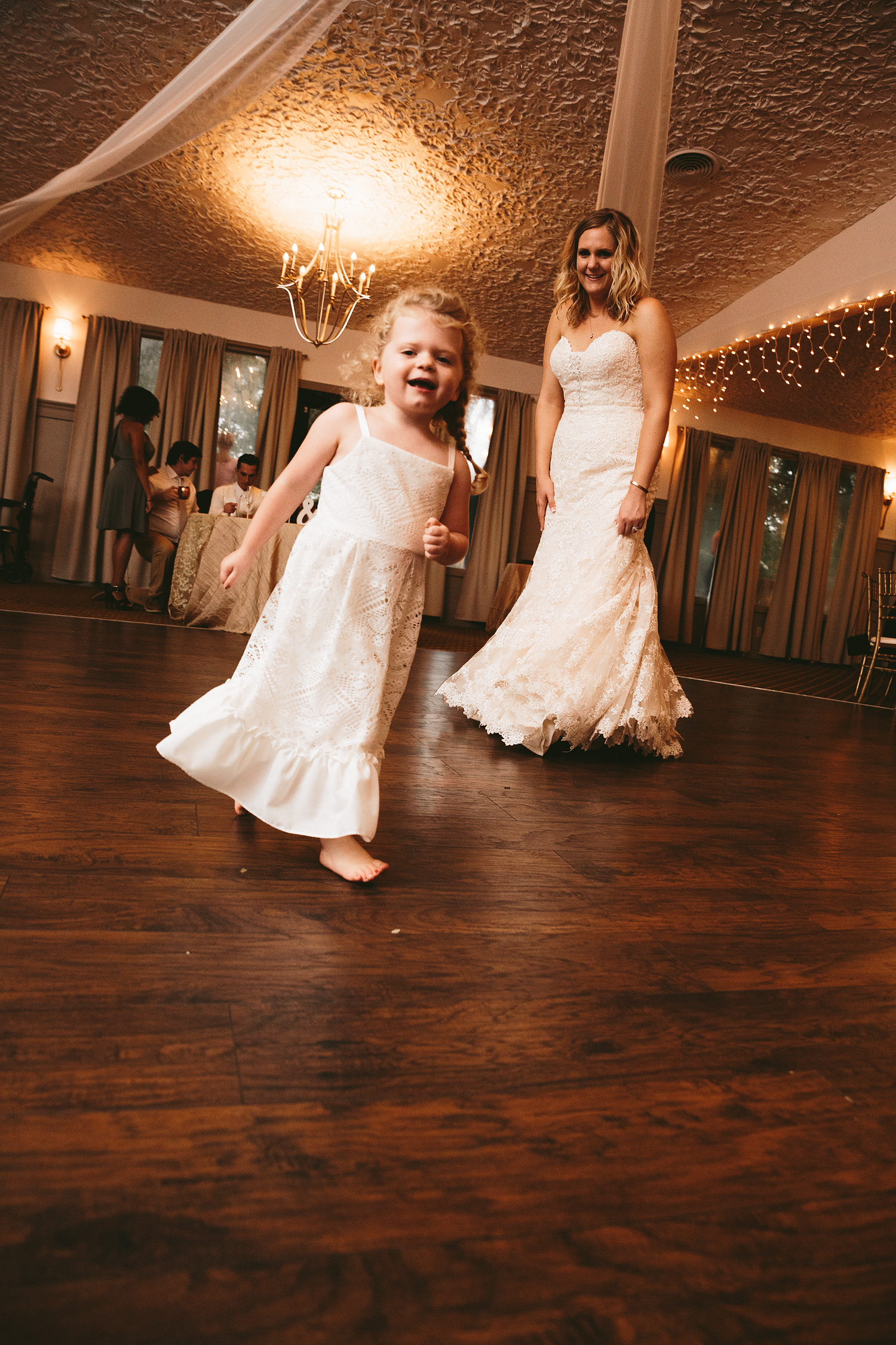 landolls-mohican-castle-wedding-photographer-central-ohio_68.jpg