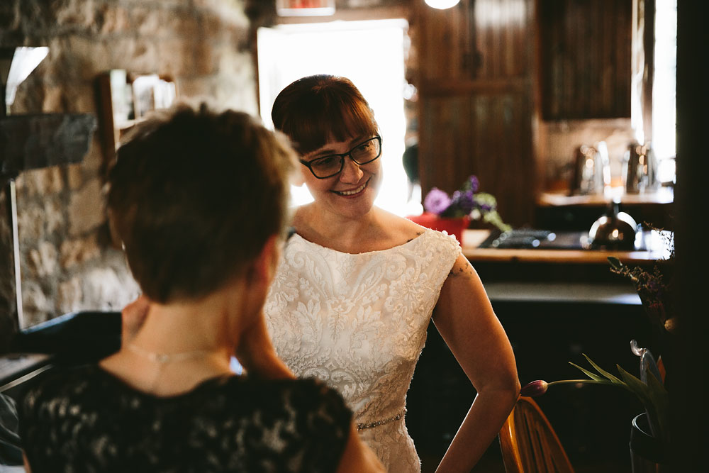 cleveland-wedding-photographer-hines-hill-conference-center-cuyahoga-valley-national-park-barn-vintage-8.jpg