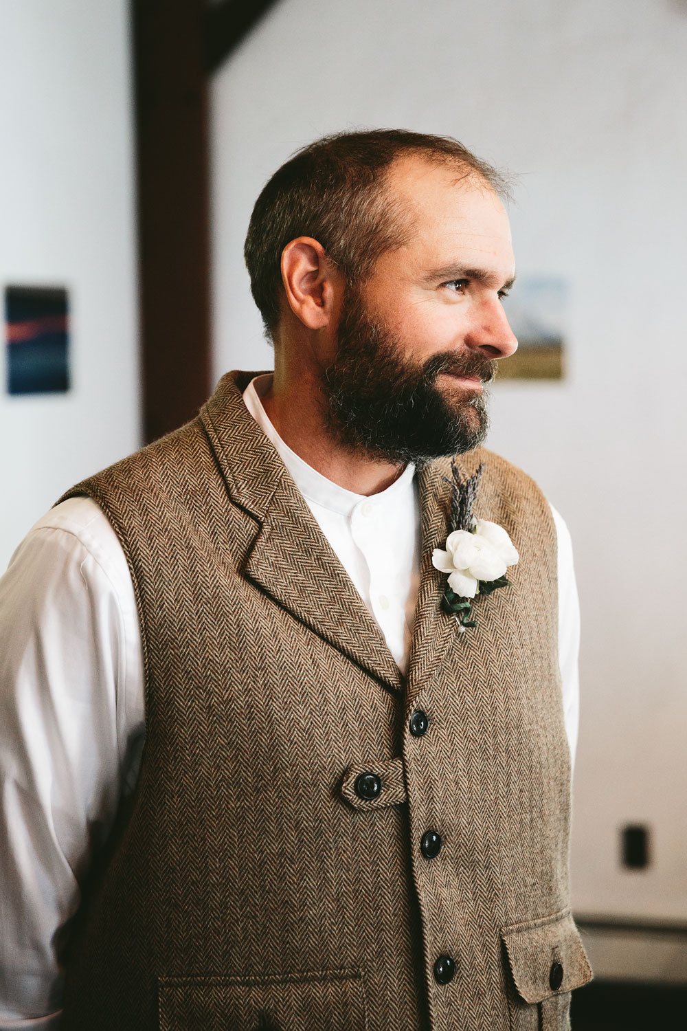 cleveland-wedding-photographer-hines-hill-conference-center-cuyahoga-valley-national-park-barn-vintage-18.jpg