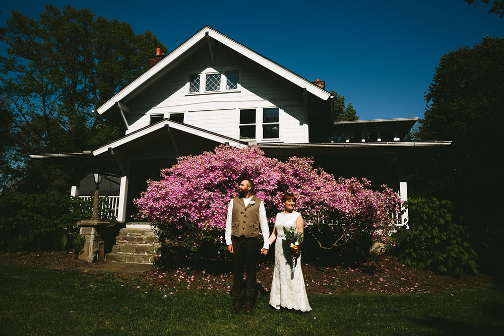 cleveland-wedding-photographer-hines-hill-conference-center-cuyahoga-valley-national-park-barn-vintage-30.jpg