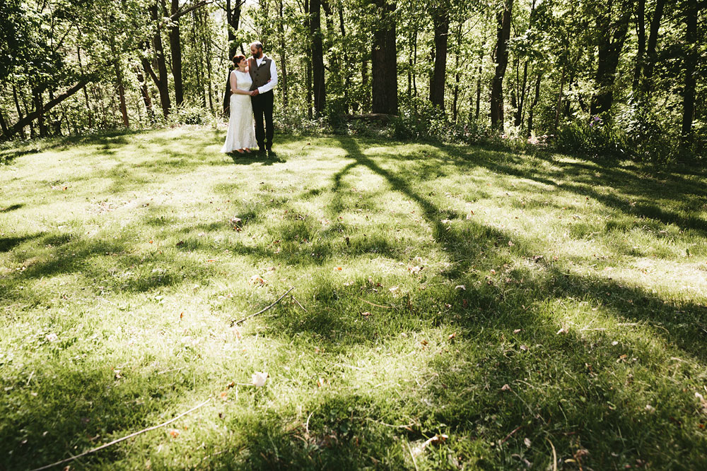 cleveland-wedding-photographer-hines-hill-conference-center-cuyahoga-valley-national-park-barn-vintage-33.jpg