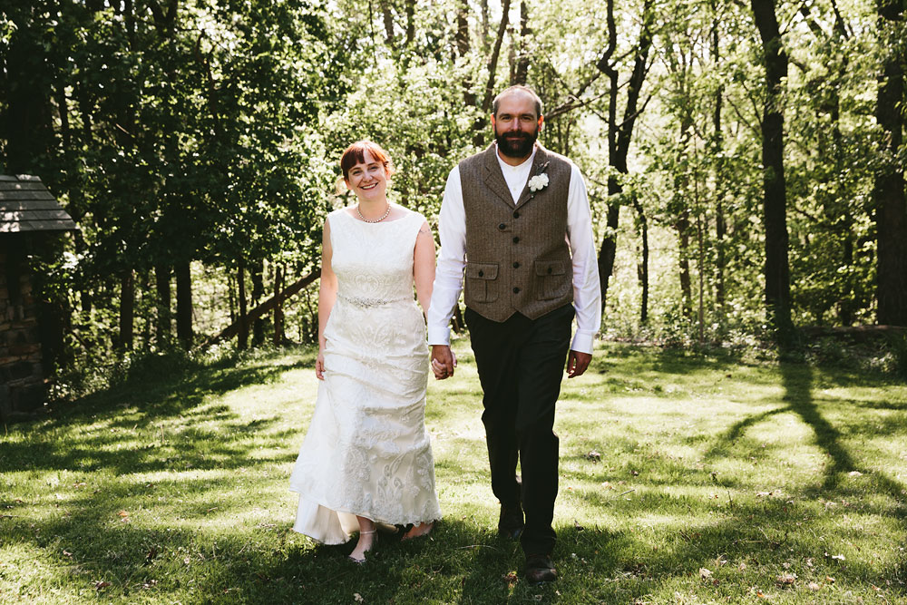 cleveland-wedding-photographer-hines-hill-conference-center-cuyahoga-valley-national-park-barn-vintage-36.jpg