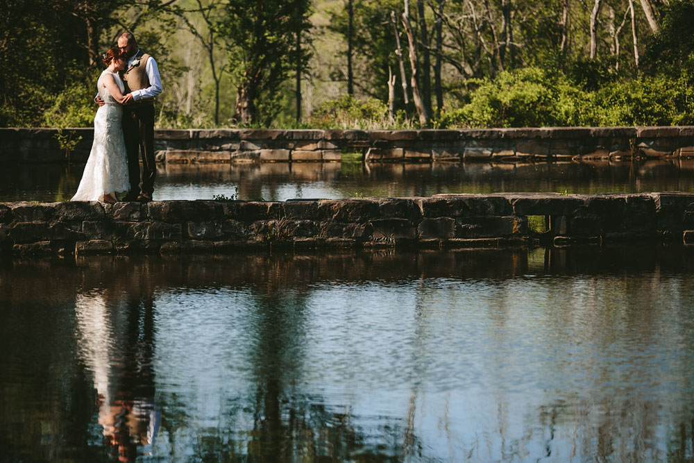 cleveland-wedding-photographer-hines-hill-conference-center-cuyahoga-valley-national-park-barn-vintage-53.jpg