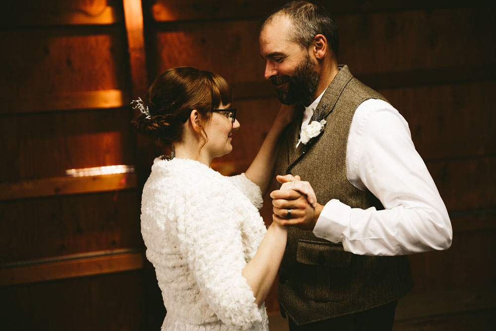 cleveland-wedding-photographer-hines-hill-conference-center-cuyahoga-valley-national-park-barn-vintage-98.jpg