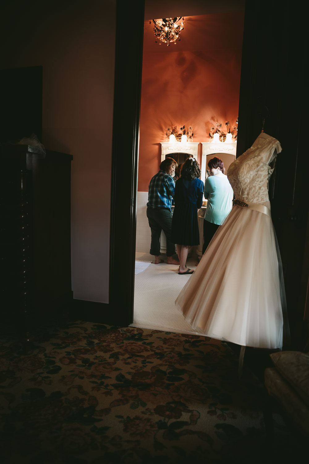 cleveland-wedding-photographers-at-steele-mansion-painesville-ohio-8.jpg