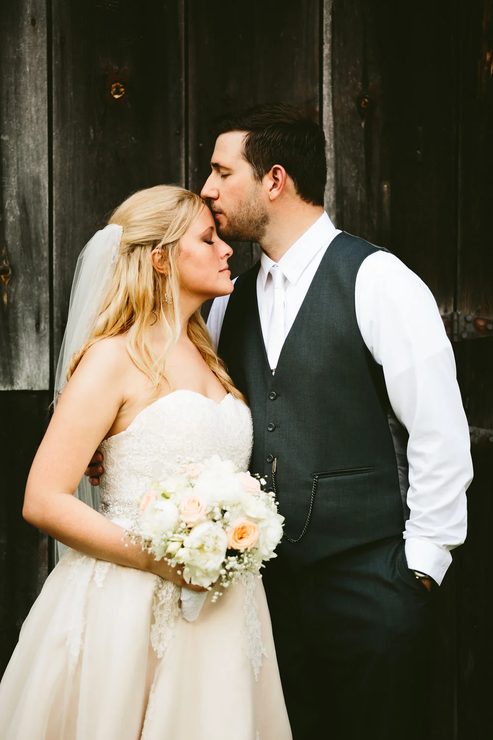 cleveland-wedding-photographers-conrad-botzum-farmstead-akron-ohio-vintage-photojournalistic-photography-45.jpg