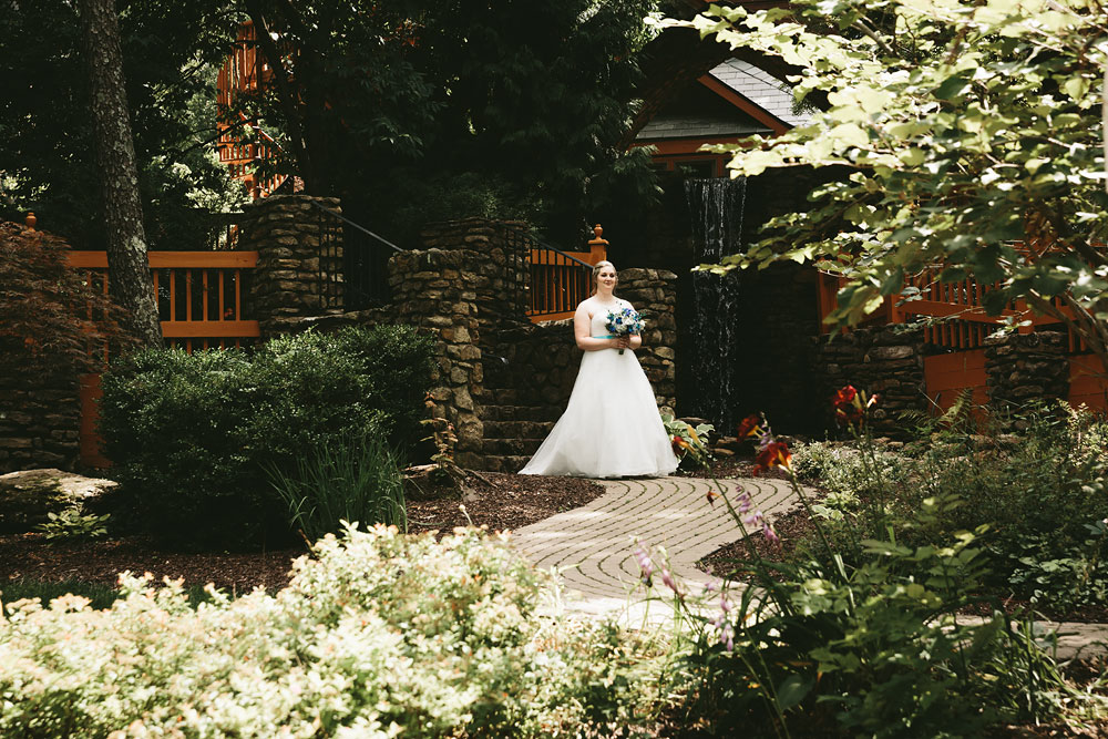 cleveland-wedding-photographers-landolls-mohican-castle-loudonville-ohio-columbus-74.jpg